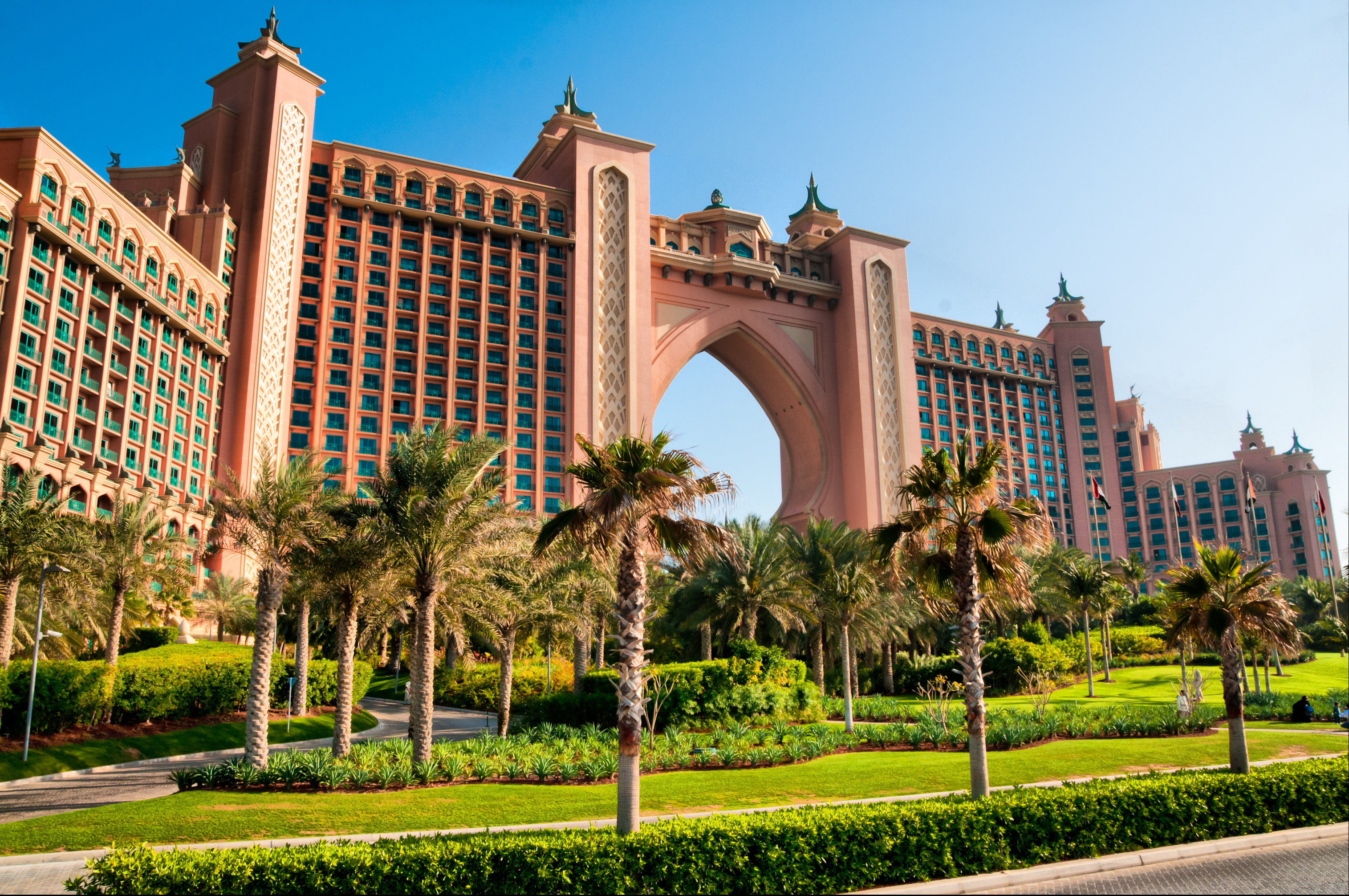 https://d3r8gwkgo0io6y.cloudfront.net/upload/Atlantis Hotel 2.jpg